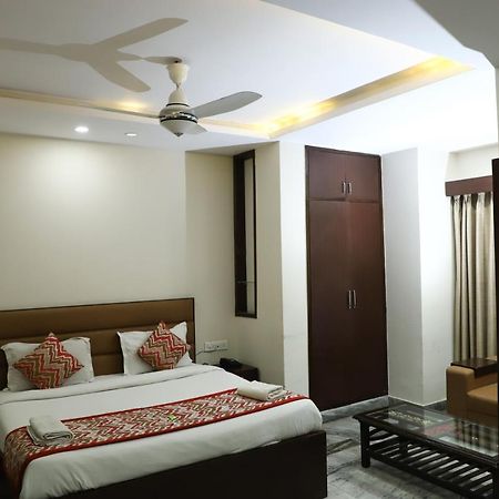 Hotel Sar Kamla Dham Skd Vrindavan Fully Vaccinated Staff エクステリア 写真