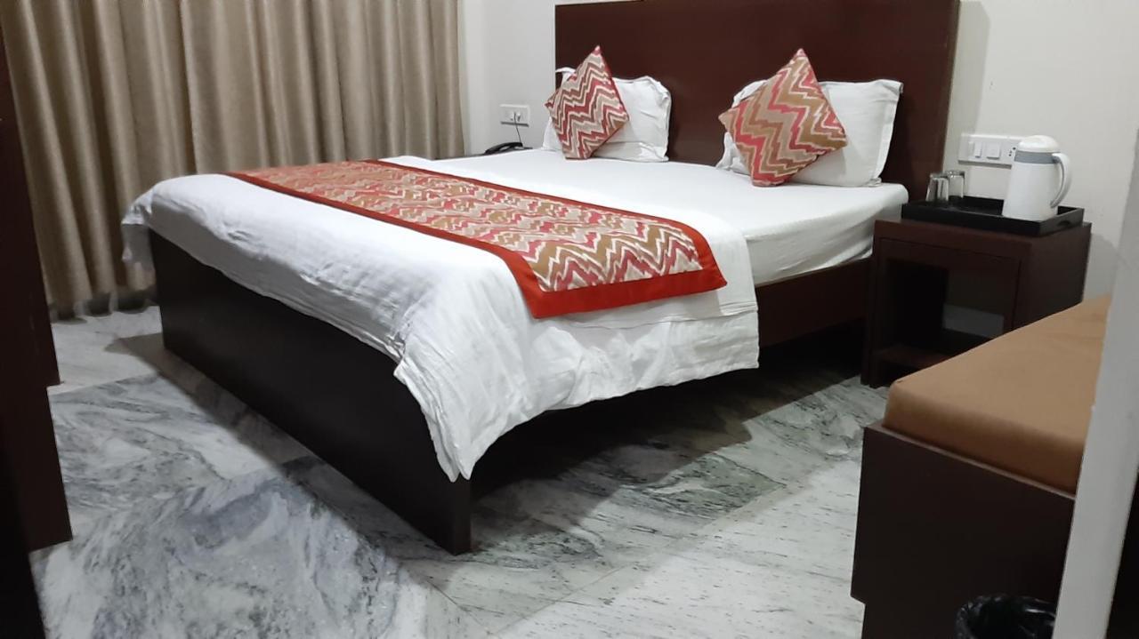 Hotel Sar Kamla Dham Skd Vrindavan Fully Vaccinated Staff エクステリア 写真