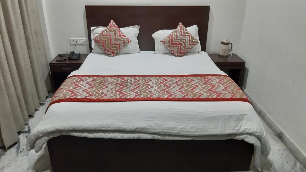 Hotel Sar Kamla Dham Skd Vrindavan Fully Vaccinated Staff エクステリア 写真