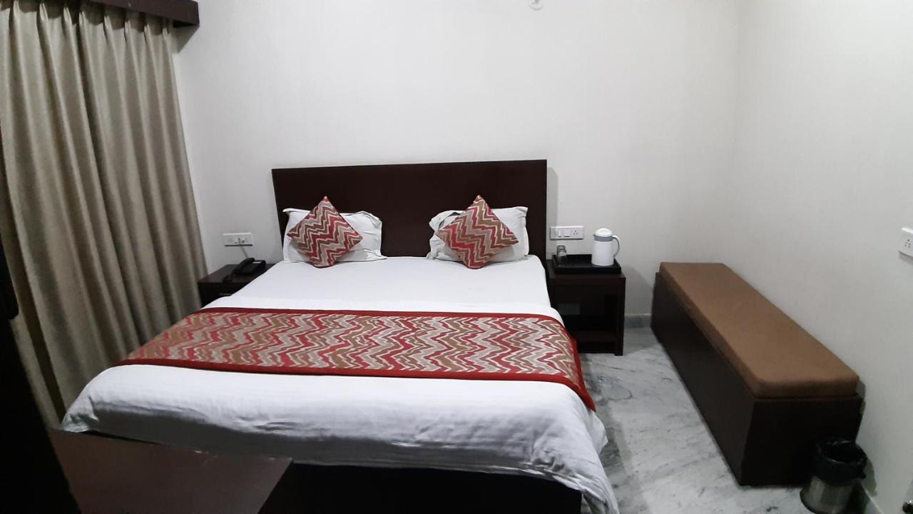 Hotel Sar Kamla Dham Skd Vrindavan Fully Vaccinated Staff エクステリア 写真