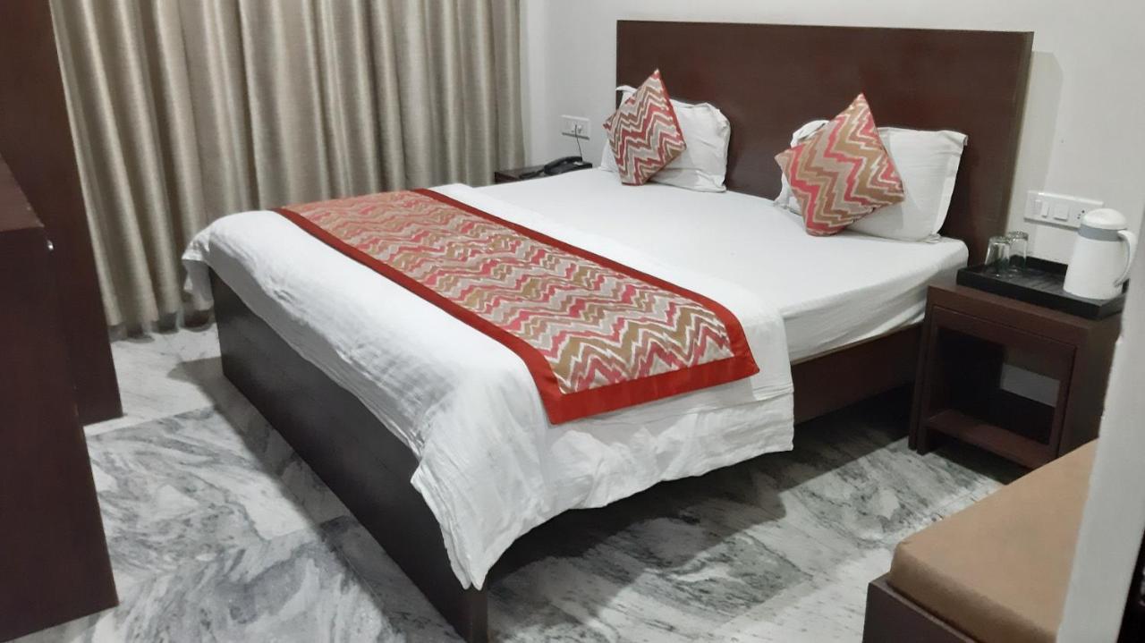 Hotel Sar Kamla Dham Skd Vrindavan Fully Vaccinated Staff エクステリア 写真