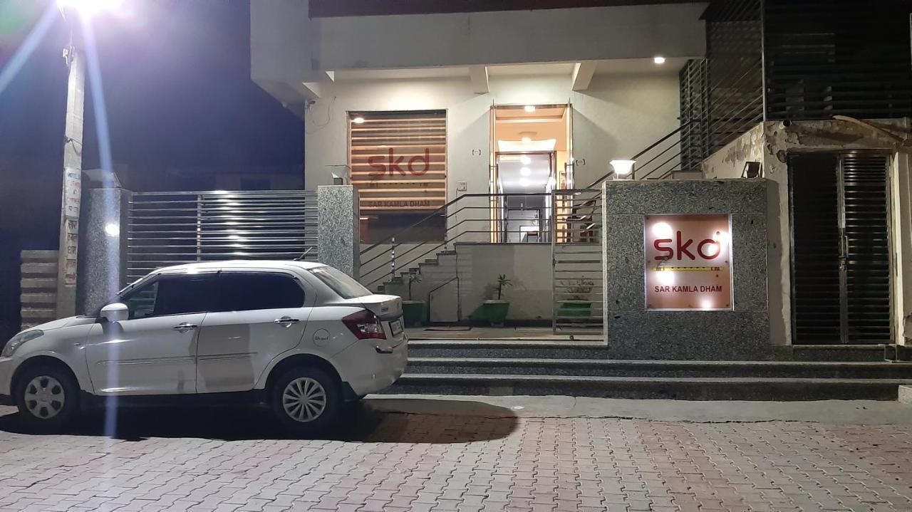 Hotel Sar Kamla Dham Skd Vrindavan Fully Vaccinated Staff エクステリア 写真