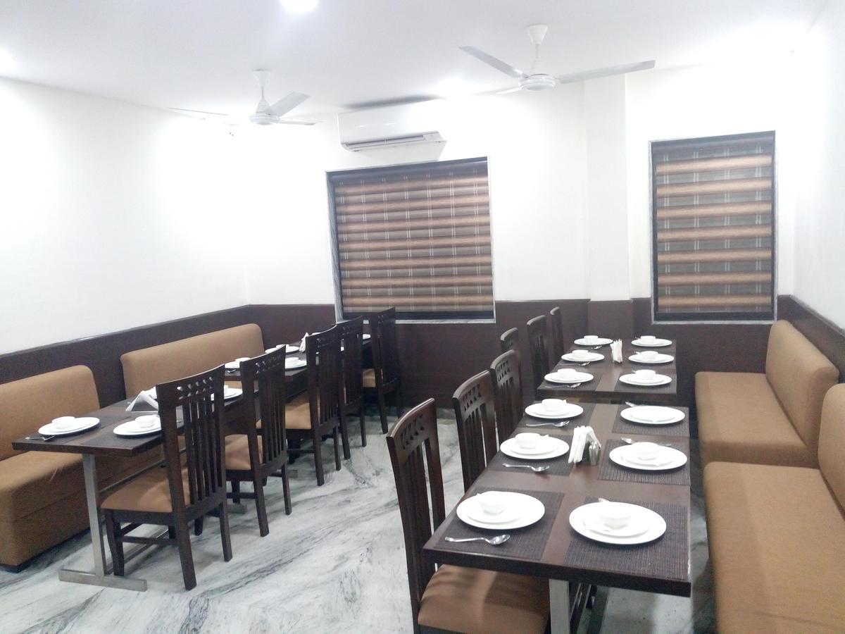 Hotel Sar Kamla Dham Skd Vrindavan Fully Vaccinated Staff エクステリア 写真