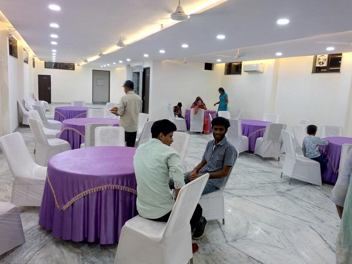Hotel Sar Kamla Dham Skd Vrindavan Fully Vaccinated Staff エクステリア 写真