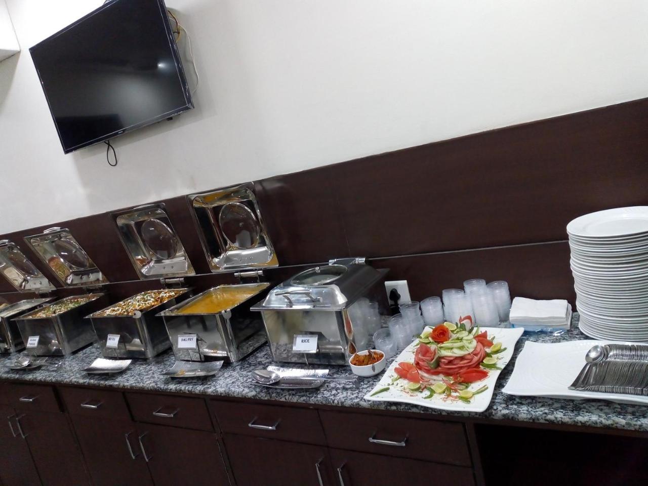 Hotel Sar Kamla Dham Skd Vrindavan Fully Vaccinated Staff エクステリア 写真