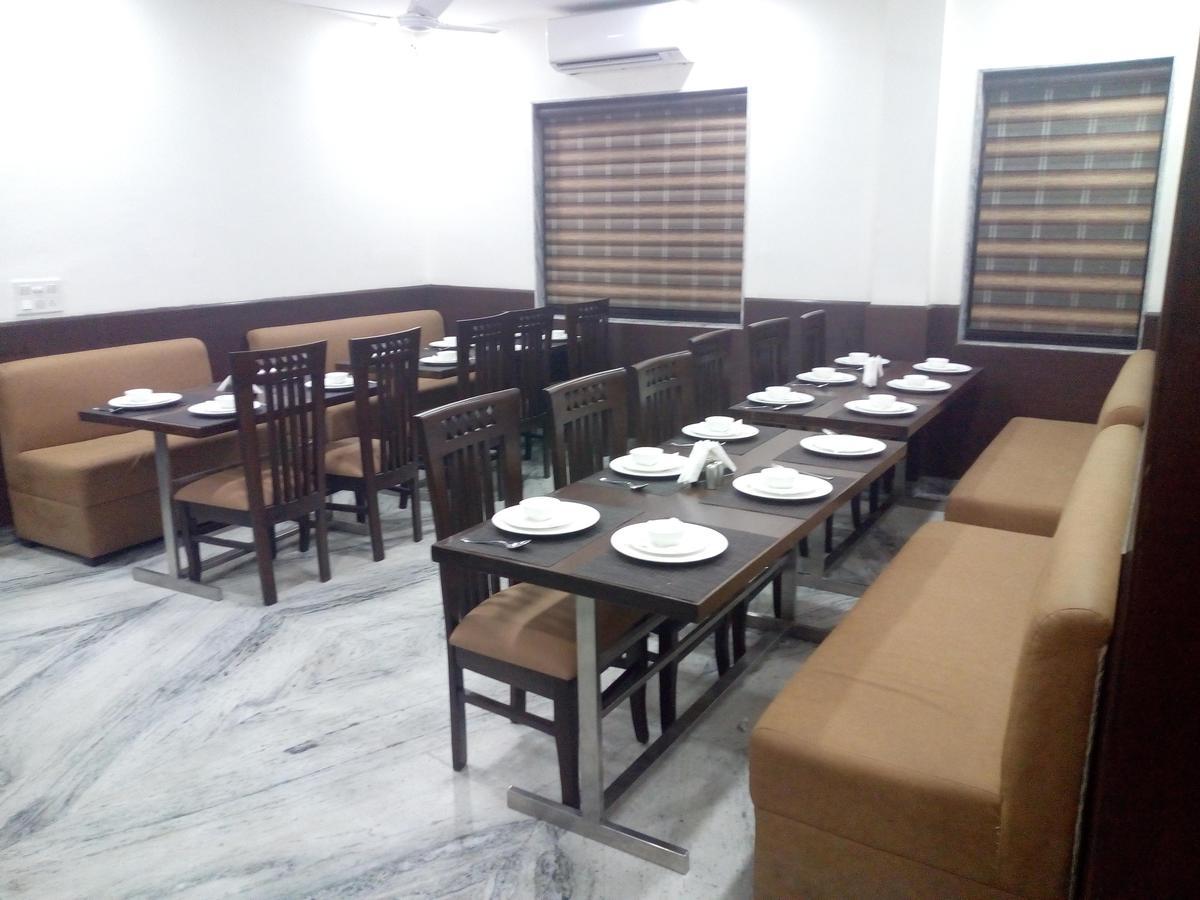 Hotel Sar Kamla Dham Skd Vrindavan Fully Vaccinated Staff エクステリア 写真