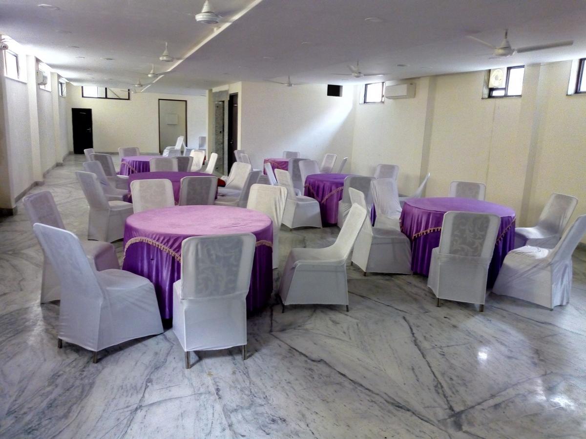 Hotel Sar Kamla Dham Skd Vrindavan Fully Vaccinated Staff エクステリア 写真