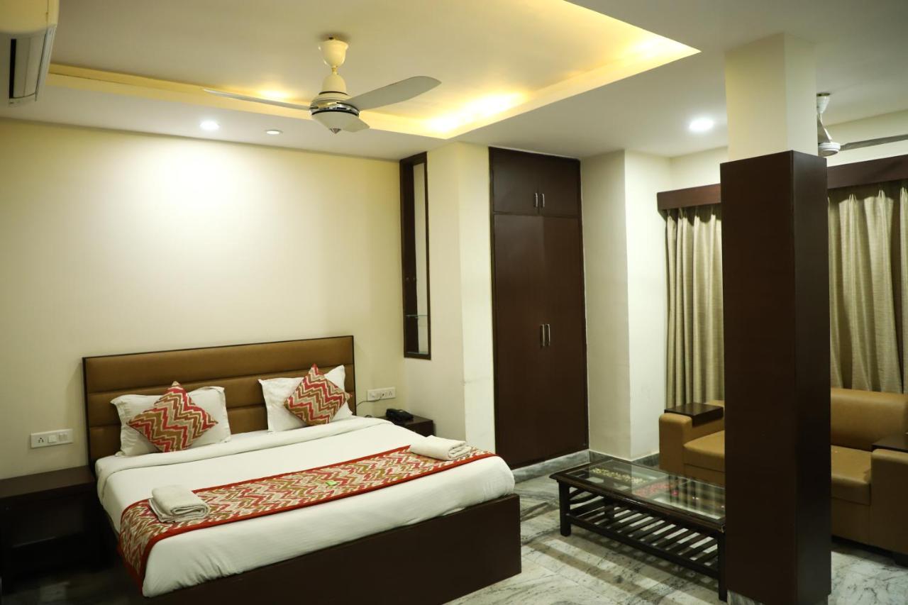 Hotel Sar Kamla Dham Skd Vrindavan Fully Vaccinated Staff エクステリア 写真