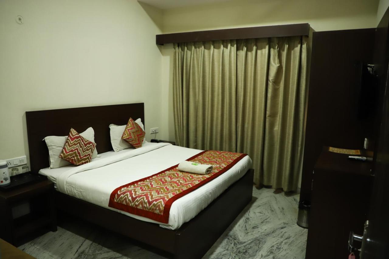 Hotel Sar Kamla Dham Skd Vrindavan Fully Vaccinated Staff エクステリア 写真