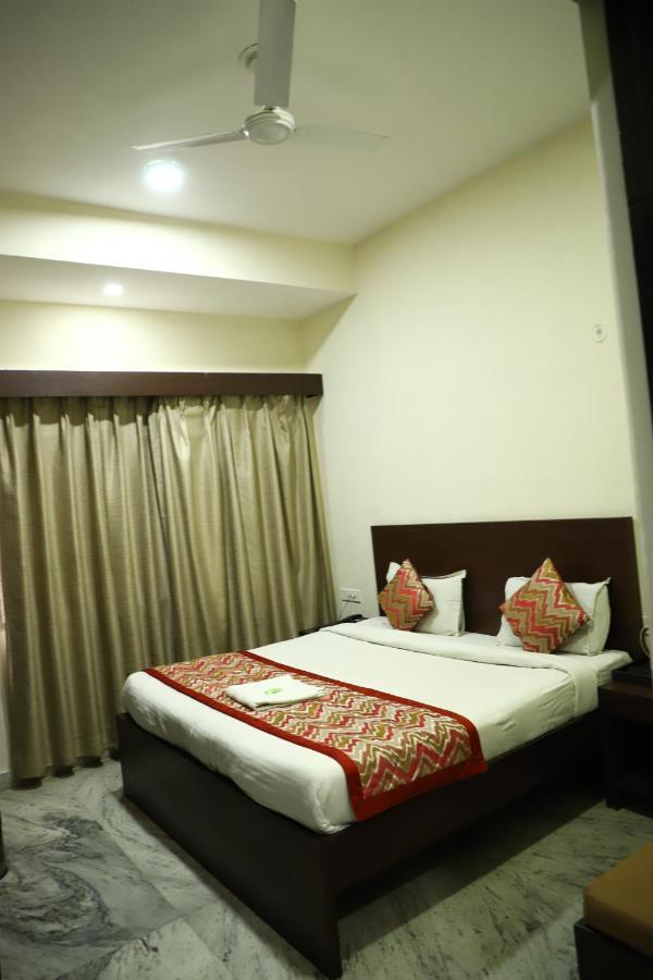Hotel Sar Kamla Dham Skd Vrindavan Fully Vaccinated Staff エクステリア 写真