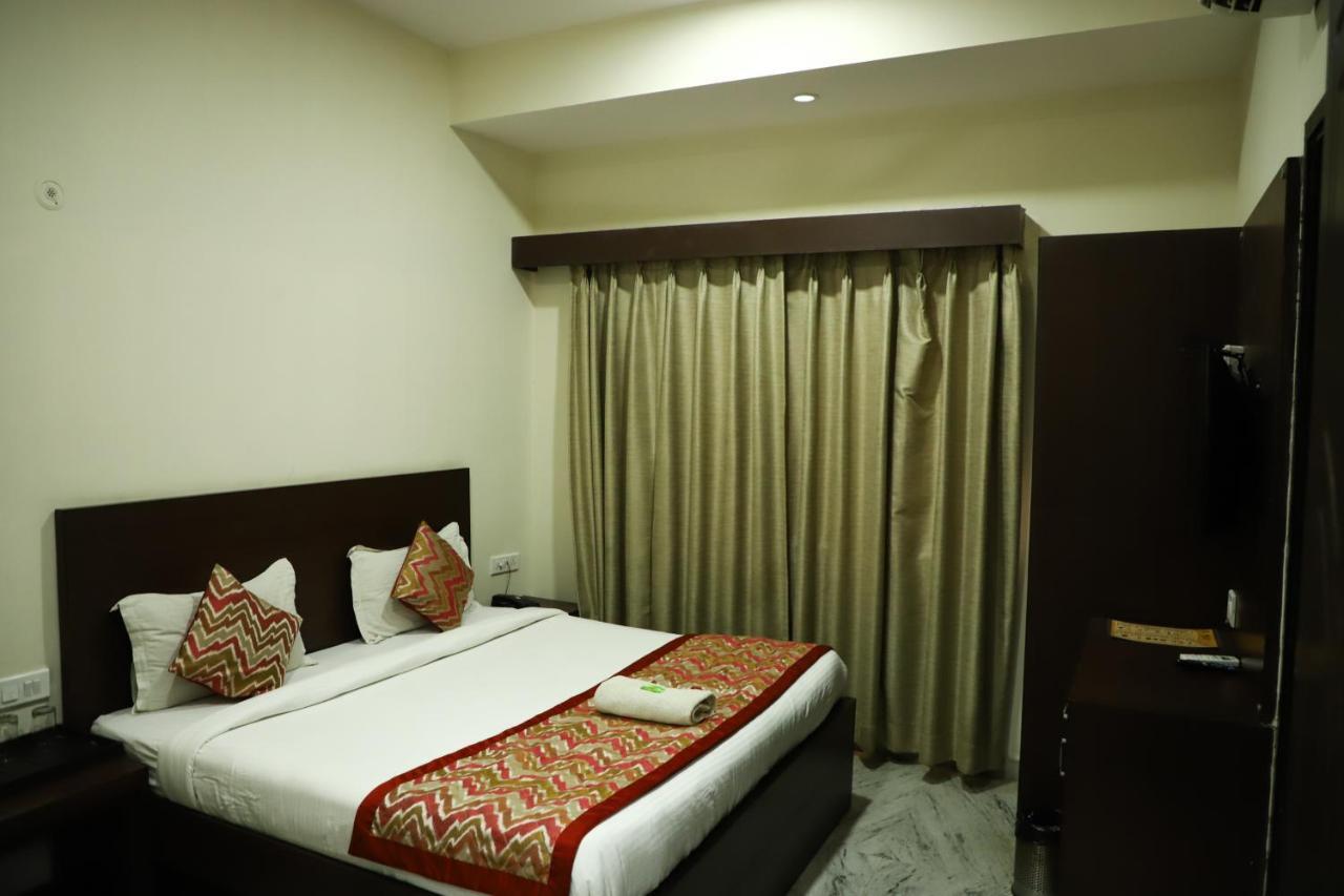 Hotel Sar Kamla Dham Skd Vrindavan Fully Vaccinated Staff エクステリア 写真