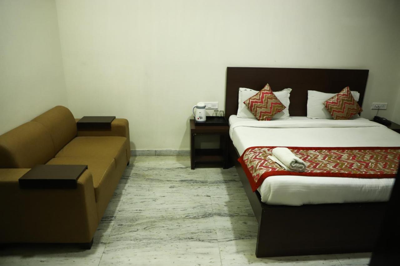 Hotel Sar Kamla Dham Skd Vrindavan Fully Vaccinated Staff エクステリア 写真